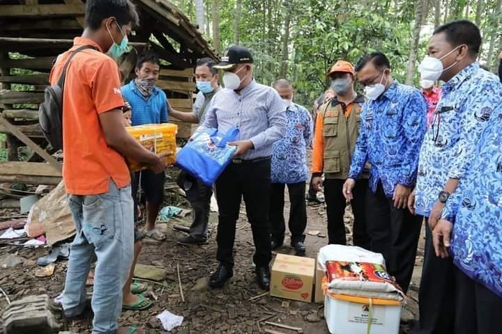 Bedah rumah warga desa tajimalela kalianda 