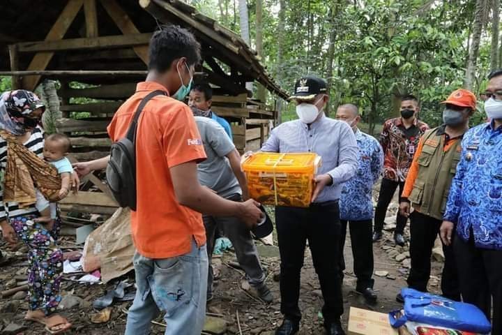 Bedah rumah warga desa tajimalela kalianda 