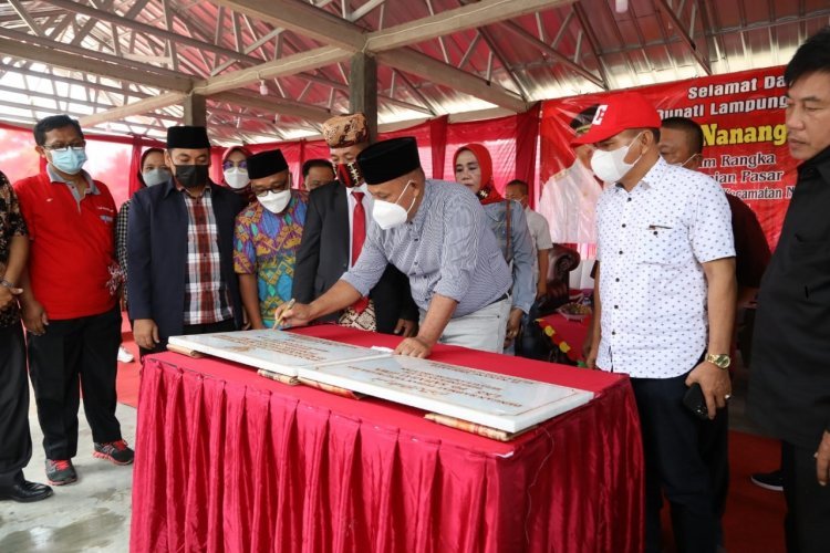  Bupati Lampung Selatan H. Nanang Ermanto meresmikan Pasar Desa Muara Putih di Kecamatan Natar