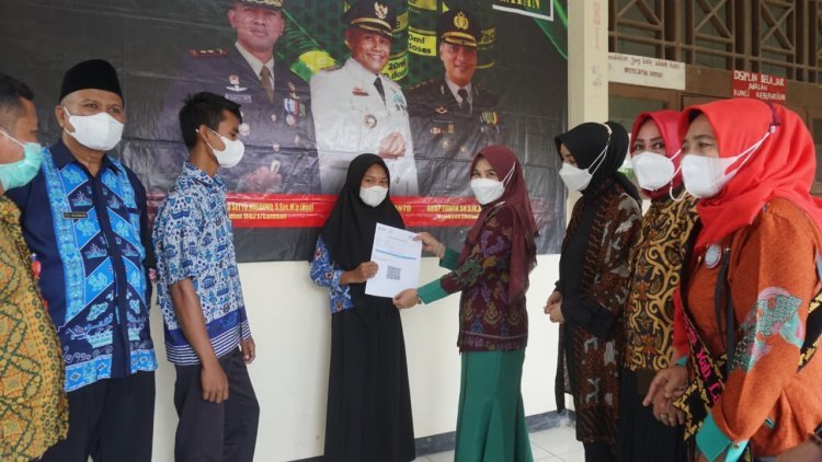 Hj. Winarni Nanang Ermanto Menghadiri Vaksinasi Anak Sekolah  di Kabupaten Lampung Selatan 