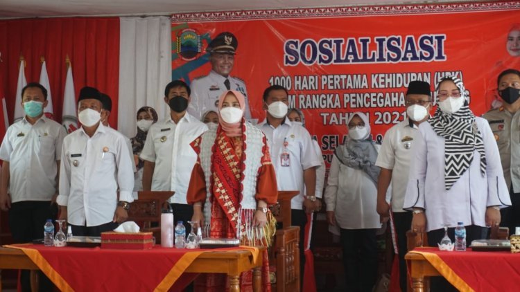 Hj. Winarni Nanang Ermanto Memberikan Sosialisasi 1000 Hari Pertama Kehidupan ( HPK ) 