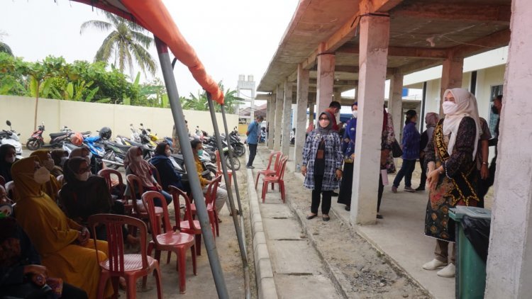 Hj. Winarni Nanang Ermanto menghadiri Vaksinasi di Rumah Sakit Umum Daerah   Dr. H. Bob Bazar, SKM  Kabupaten Lampung Selatan