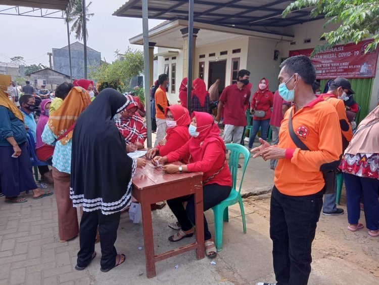 Vaksinasi BAGUNA DPC PDI Perjuangan Kabupaten Lampung Selatan  Di Desa Karang Sari Kecamatan Jatia Aung Kabupaten Lampung Selatan