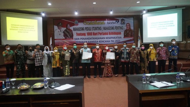 Hj.Winarni Nanang Ermanto memberikan Sosialisasi 1000 hari pertama Kehidupan (HPK) dan kesepakatan penandatanganan program Bangga Kencana Tahun 2021