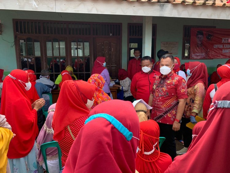 Ketua DPC PDI Perjuangan Kabupaten Lampung Selatan sekaligus Bupati Kabupaten Lampung Selatan  H.Nanang Ermanto Meninjau Kegiatan Pelaksanaan  Vaksinasi Di Tanjung Bintang.  kamis (4/11/21)