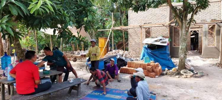 Suhar Pujianto Tinjau Bedah Rumah di Palas