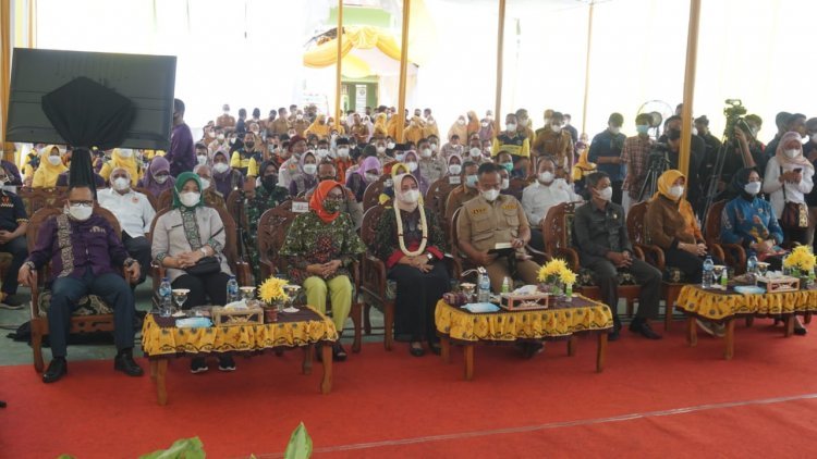 Bunda Winarni Menerima Penghargaan  Persatuan Drum Band Indonesia (PDBI)