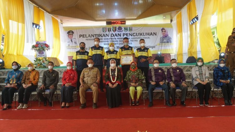 Bunda Winarni Menerima Penghargaan  Persatuan Drum Band Indonesia (PDBI)