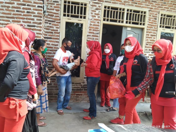 Kegiatan Anggota Fraksi PDI Perjuangan Kabupaten Lampung Selatan Rosdiana,silaturahmi dan  berbagi, jumat berkah bersama srikandi jati agung, mengunjungi jalan di dusun mekarsari, dan mengunjungi adik adibah, adik fera, dan adik vita (pembinaan anak stunting) ,juga mengunjungi smp IT (islam terpadu).