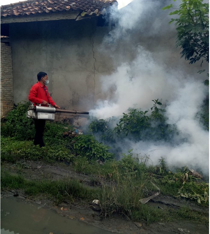 Badan Penanggulangan Bencana (BAGUNA) DPC PDI Perjuangan Lampung Selatan Melakukan Kegiatan Fogging