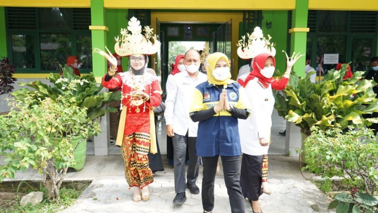 Winarni Nanang Ermanto Sambut Baik dan Apresiasi Kegiatan Lomba Di SMA SWADHIPA NATAR