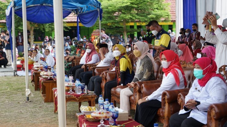 Winarni Nanang Ermanto Sambut Baik dan Apresiasi Kegiatan Lomba Di SMA SWADHIPA NATAR