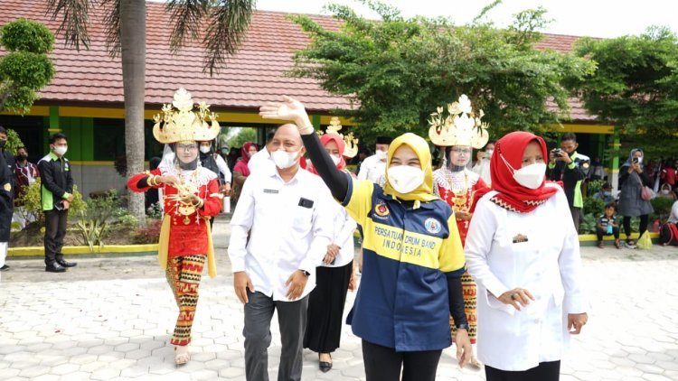 Winarni Nanang Ermanto Sambut Baik dan Apresiasi Kegiatan Lomba Di SMA SWADHIPA NATAR