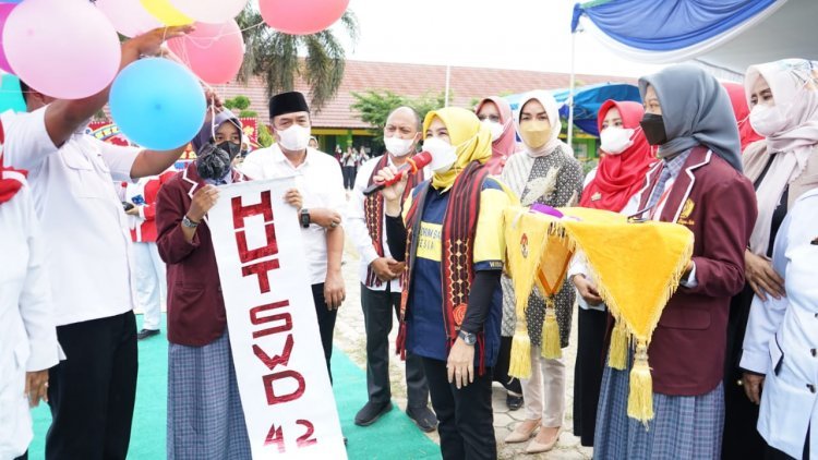 Winarni Nanang Ermanto Sambut Baik dan Apresiasi Kegiatan Lomba Di SMA SWADHIPA NATAR