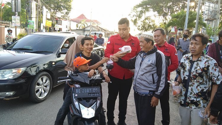 Merik Havit, SH., MH., Selaku Kepala Badan Bantuan Hukum Dan Advokasi Rakyat (BBHAR) DPC PDI Perjuangan beri Apresiasi kepada mahasiswa dan mahasiswi STAI YASBA Kalianda 