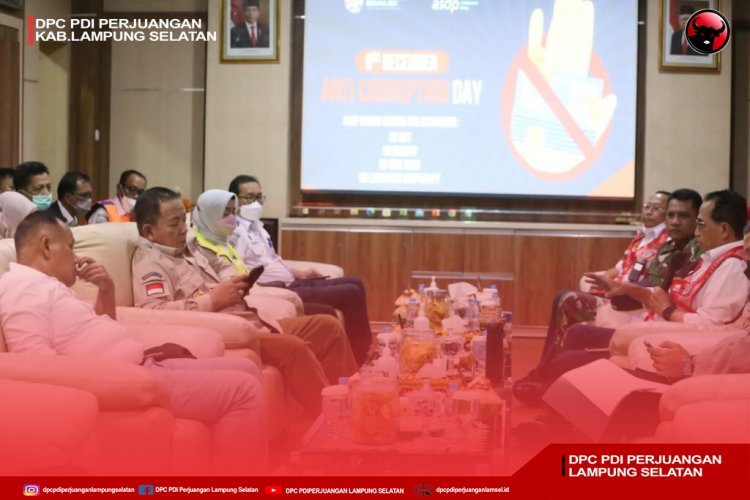 Bupati Lampung Selatan Bersama Gubernur Lampung Dampingi Menhub dan Kapolri Tinjau Arus Balik Di Pelabuhan Bakauheni