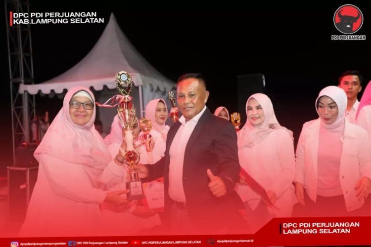 Gelaran Lampung Selatan Fest 2022 yang berlangsung di Lapangan Way Handak Expo, secara resmi ditutup oleh Bupati Lampung Selatan H. Nanang Ermanto, pada Minggu malam (20/11/2022).