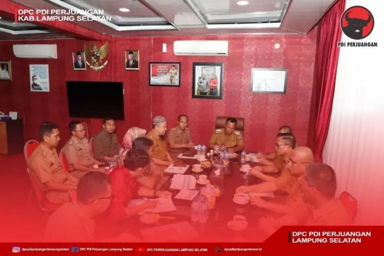 Bupati Lampung Selatan H. Nanang Ermanto menerima audiensi UPT Kesatuan Pengelola Hutan (KPH), di ruang Vidcon Rumah Dinas Bupati Lampung Selatan, Selasa (22/11/2022).