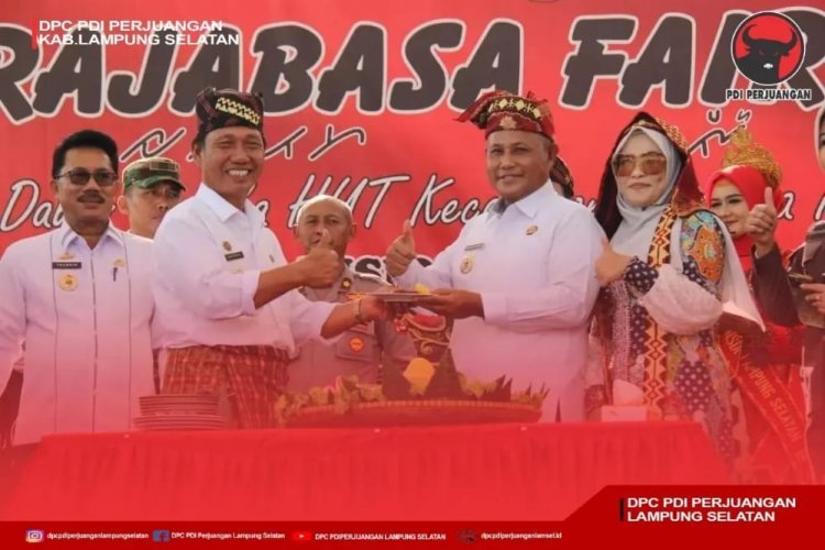 Bupati Lampung Selatan H. Nanang Ermanto menghadiri acara Rajabasa Fair yang bertempat di Lapangan Merpati Desa Way Muli l, Kecamatan Rajabasa.