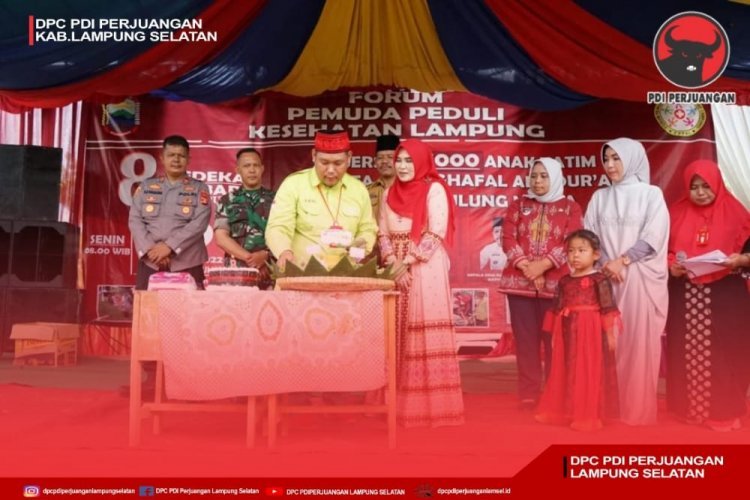 Bunda Hj. Winarni Nanang Ermanto Membuka Kegiatan Sedekah Akbar Bersama Anak Yatim, Dhuafa Dan Penghafal Al-Qur'an  Di Desa Rulung Mulya Kec. Natar