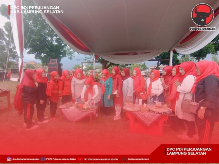 Peringati Hari Ibu Ke-94, Ketua Srikandi DPC PDI Perjuangan Lampung Selatan Bunda Hj. Winarni Nanang Ermanto Adakan Senam Sicita Dan Potong Tumpeng Bersama Kader Srikandi