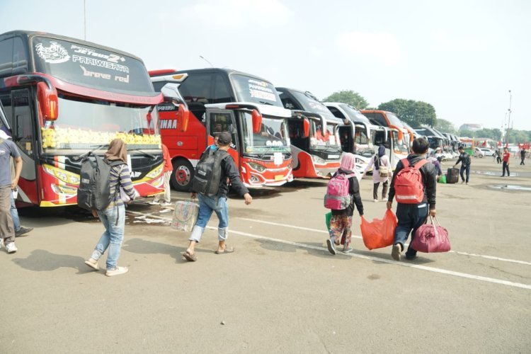 PDI Perjuangan memberangkatkan 178 bus mudik gratis dari JIExpo Kemayoran