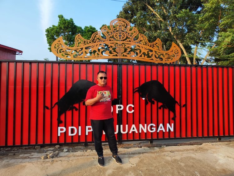 Ketua DPC PDI Perjuangan Lampung Selatan Nanang Ermanto Meninjau Pembangunan Aula Pertemuan