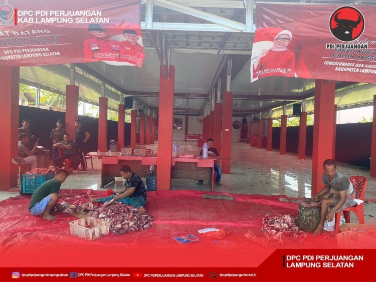 Rayakan Idul Adha DPC PDI Perjuangan Kabupaten Lampung Selatan Bagikan Daging Kurban