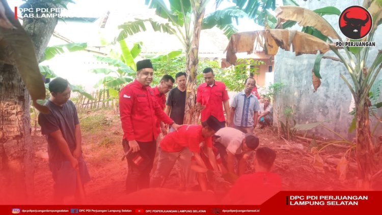 BBHAR DPC PDI Perjuangan Kabupaten Lampung Selatan Sembeli Sapi Kurban dan Di Bagikan Masyarakat Sekitar