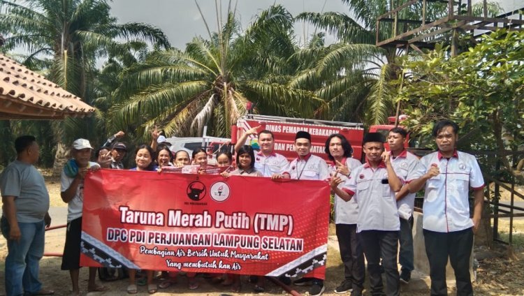 TMP (Taruna Merah Putih) DPC PDI Perjuangan Kabupaten Lampung Selatan Salurkan Bantuan Air Bersih Bagi Warga Bulok dan Merak Belantung