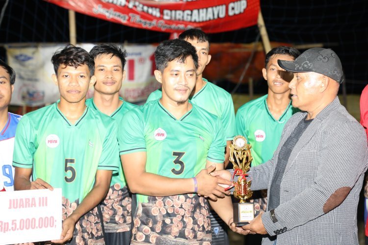 Bupati H. Nanang Ermanto Resmi Tutup Tournament Bola Voli Taruna Merah Putih Dirgahayu Cup