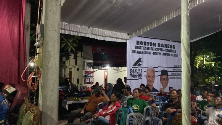 Relawan Ganjar-Mahfud Lampung Selatan Nonton Bareng Debat Cawapres di Kalianda