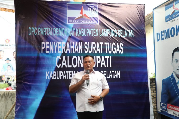 Ketua DPC PDI Perjuangan Kabupaten Lampung Selatan Nanang Ermanto Terima Surat Tugas Dari Partai Demokrat